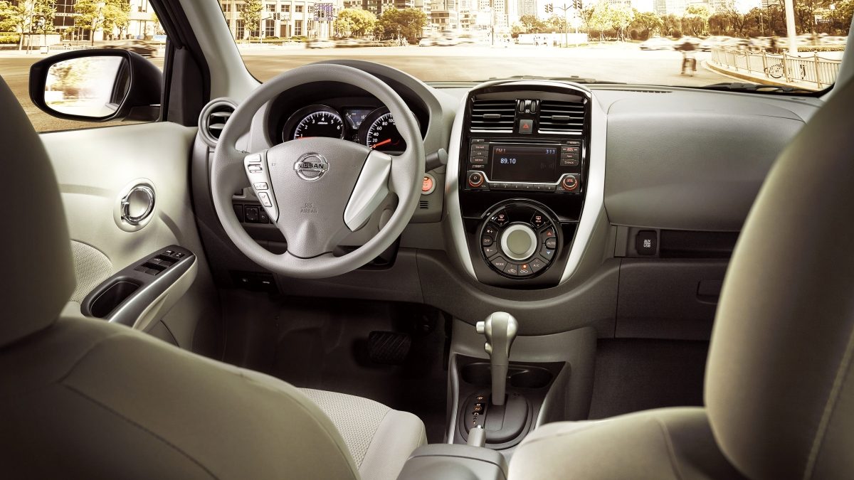 Nissan Sunny Interior view of first row